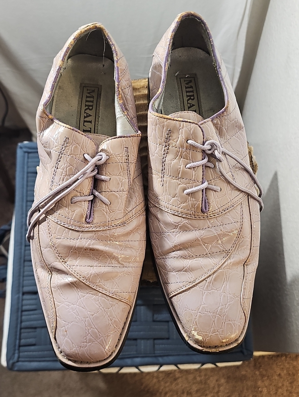 Men’s Pale Pink Croc-Embossed Derby Shoes